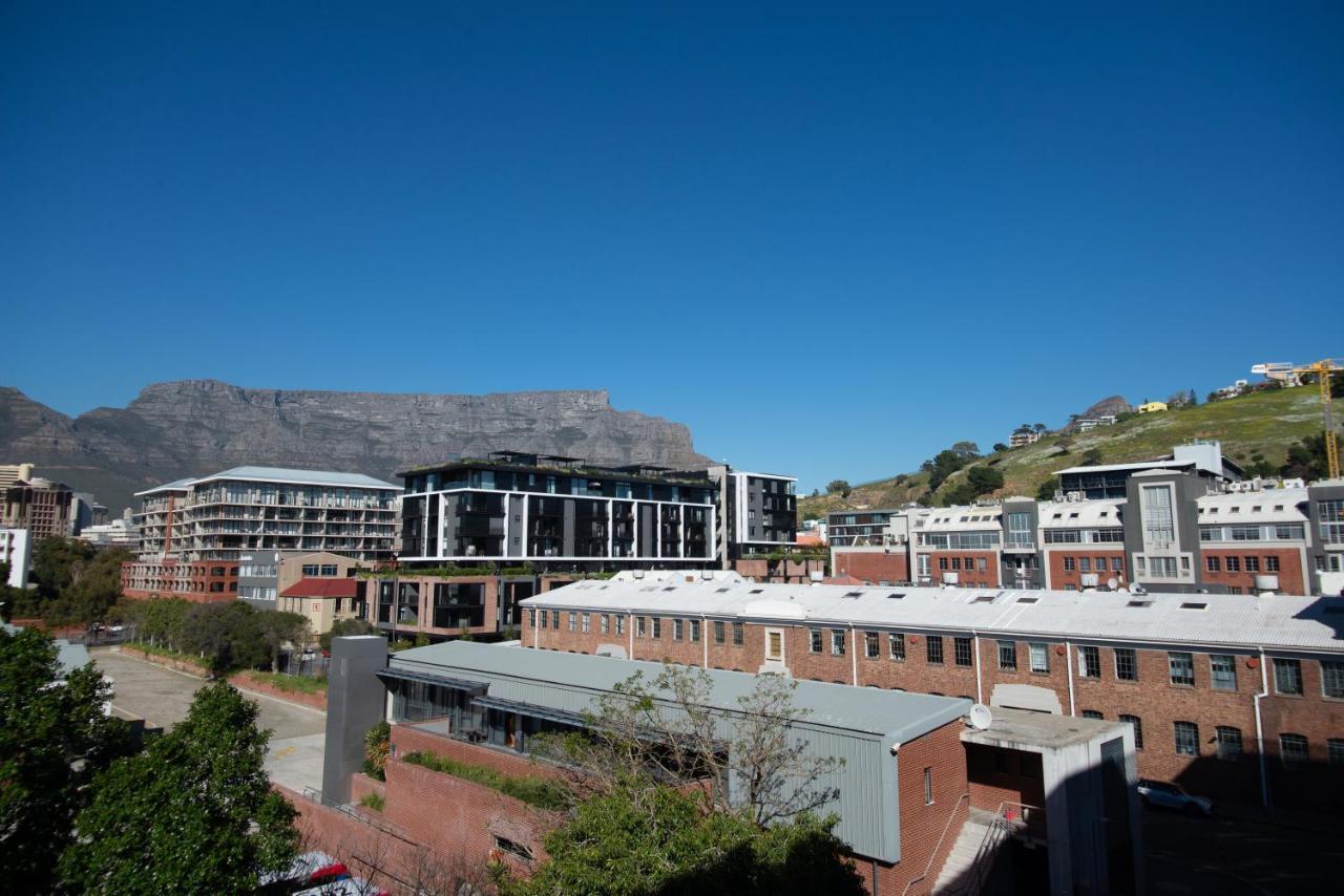 Urban Elephant. The Docklands Apartment Cape Town Exterior photo