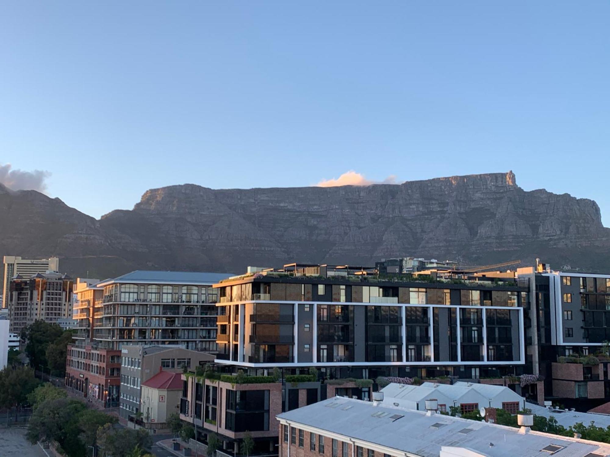 Urban Elephant. The Docklands Apartment Cape Town Exterior photo